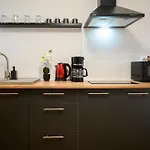 Culture At Your Doorstep - Modern 1br In The Center