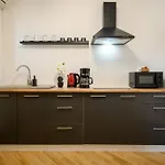 Culture At Your Doorstep - Modern 1br In The Center Apartment