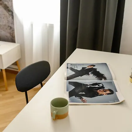 Culture At Your Doorstep - Modern 1br In The Center شقة