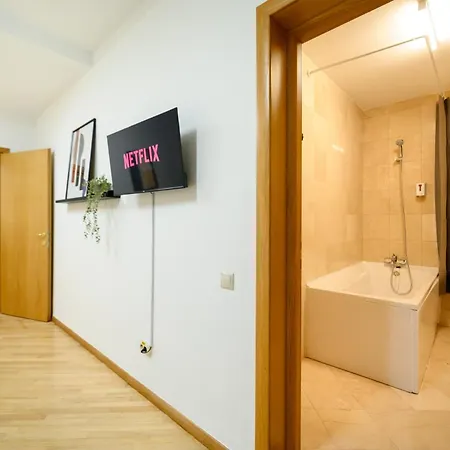 Culture At Your Doorstep - Modern 1br In The Center *