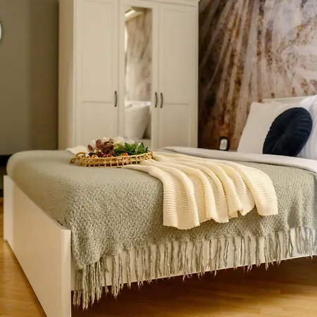 Culture At Your Doorstep - Modern 1br In The Center