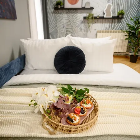 Culture At Your Doorstep - Modern 1br In The Center Apartamento Bucareste