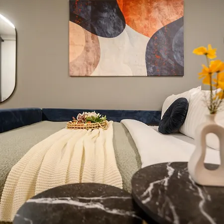 Culture At Your Doorstep - Modern 1br In The Center