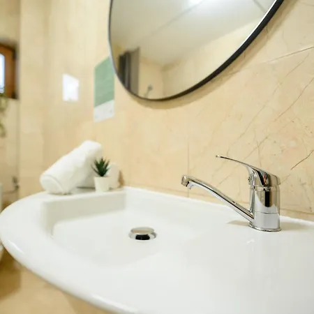 Culture At Your Doorstep - Modern 1br In The Center